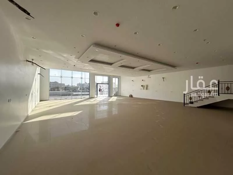 محل 358 م² في الإسكان 5