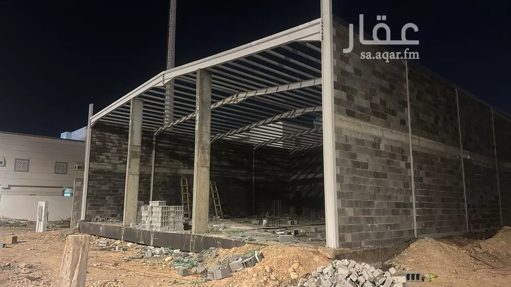 محل 560 م² في المطار 4