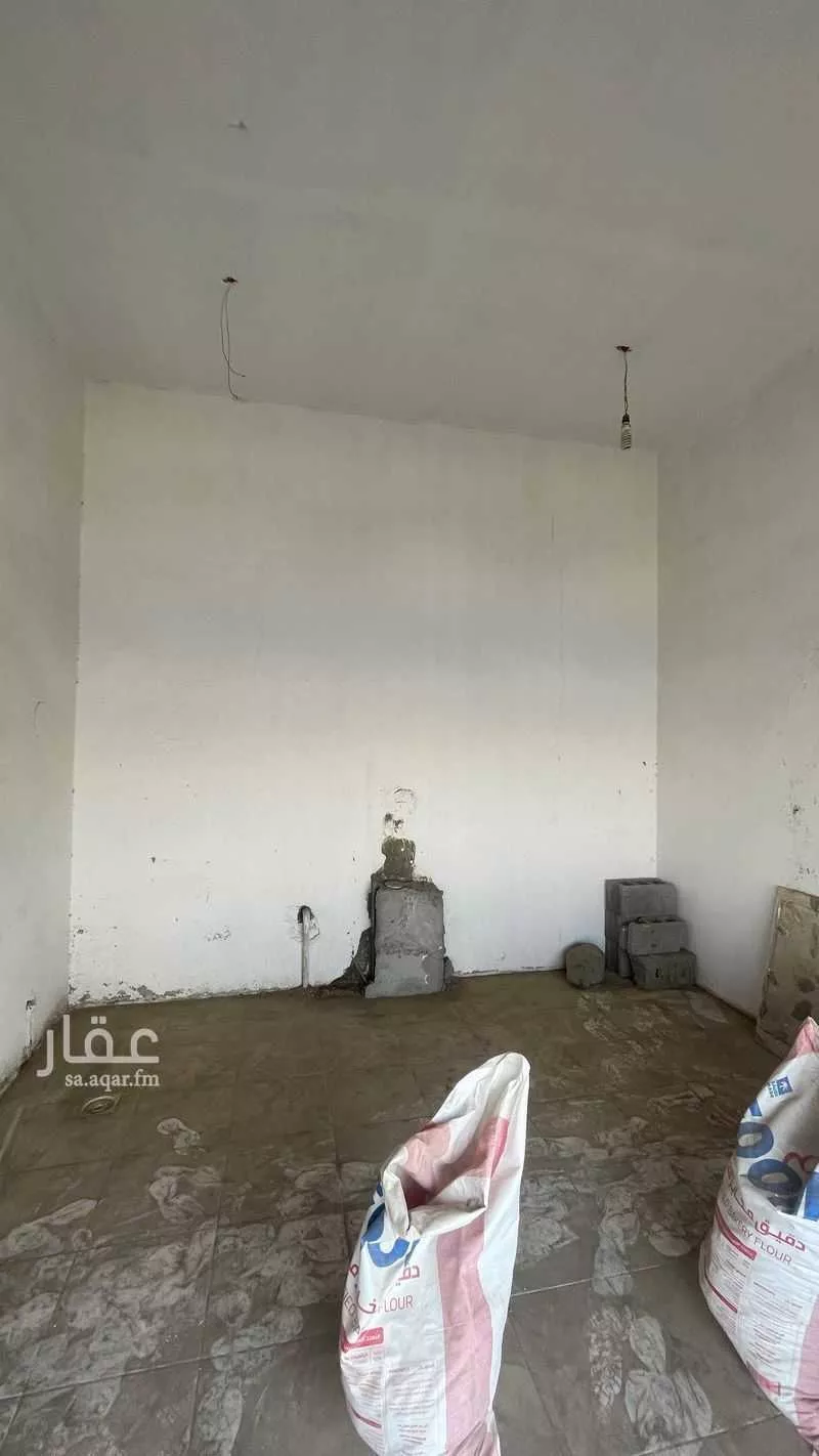 محل 625 م² في سكة الحديد 8