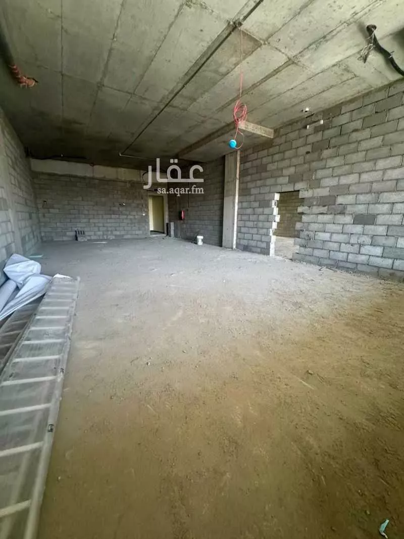 محل 737 م² في الدفاع 7