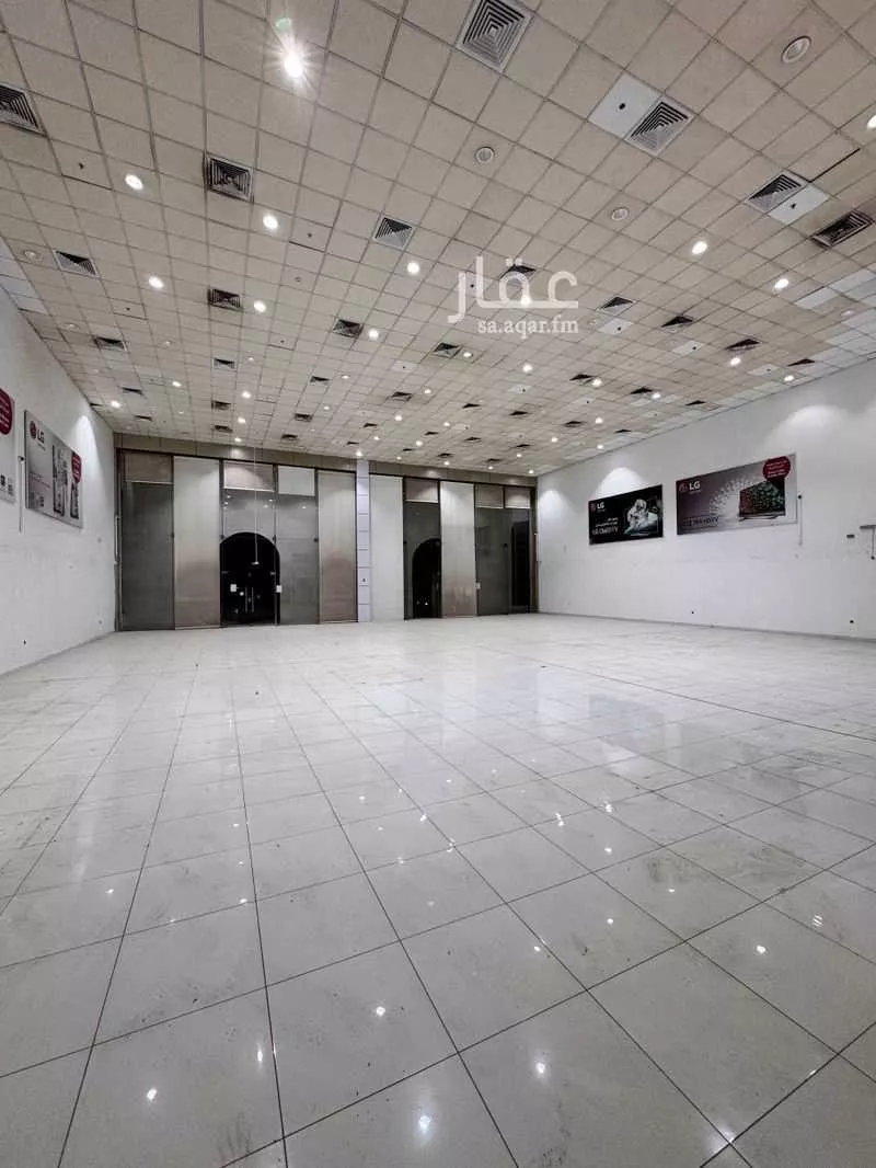 محل 500 م² في العنابس 4