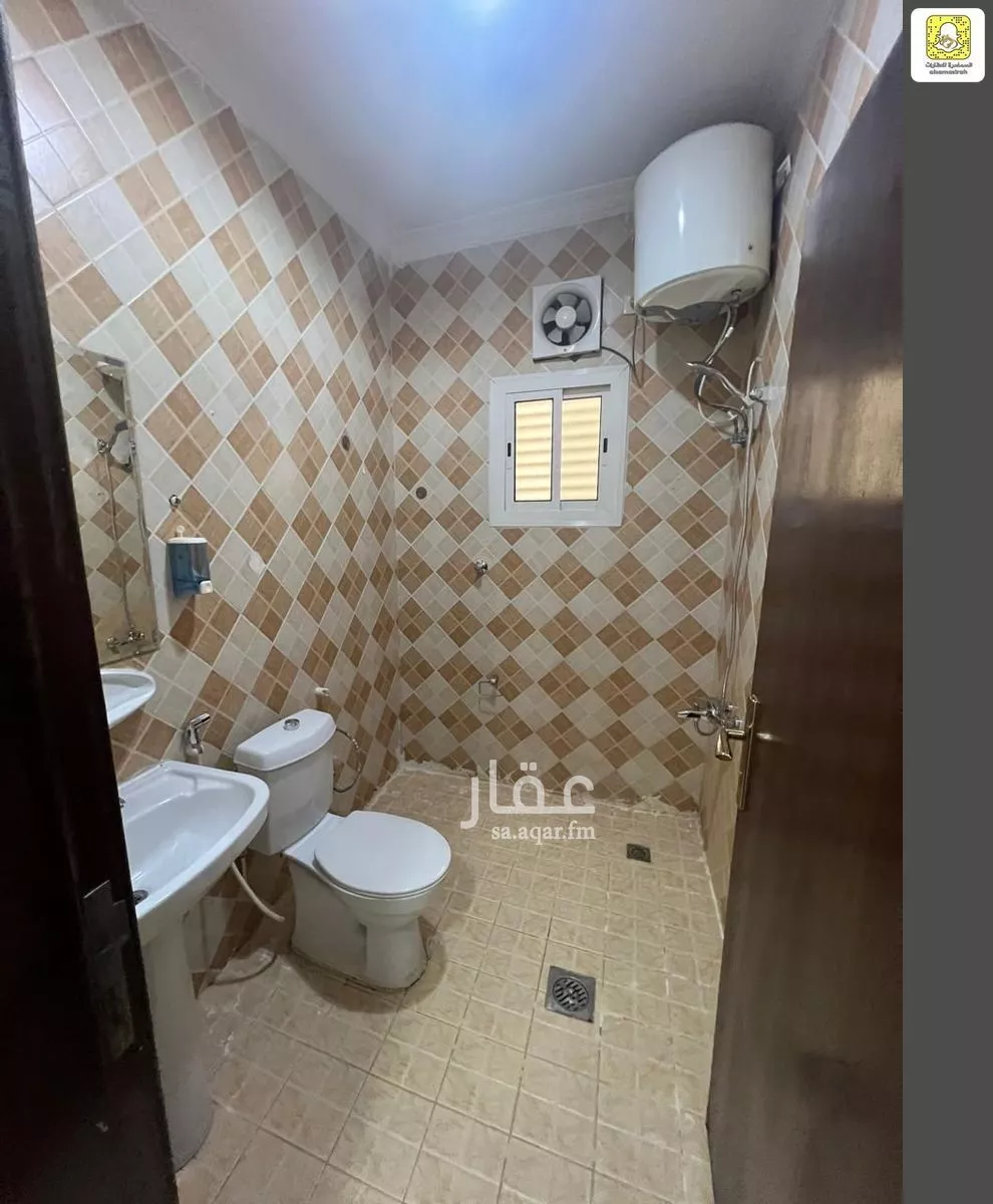 عمارة 650 م² في شظاة 13
