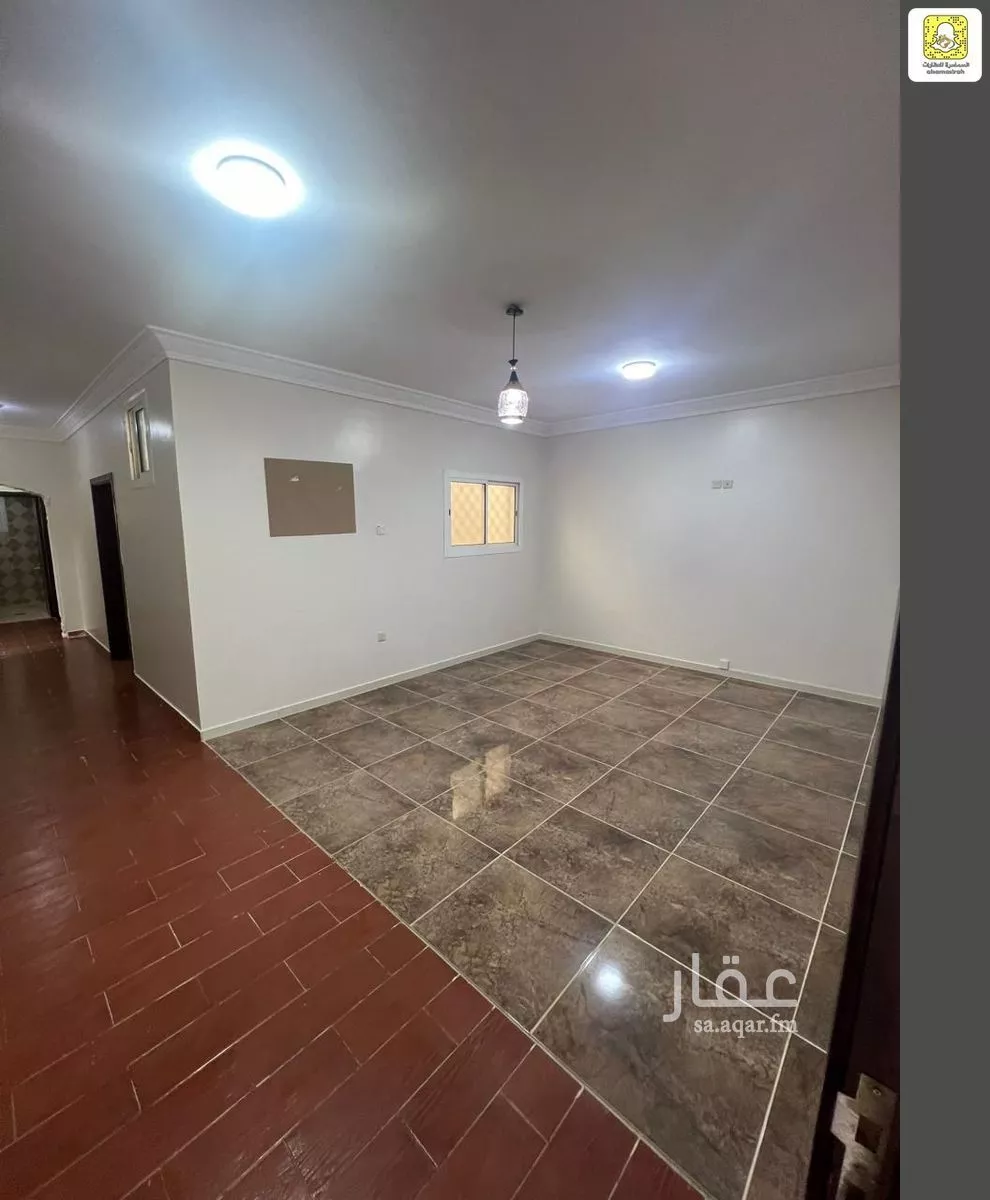 عمارة 650 م² في شظاة 15
