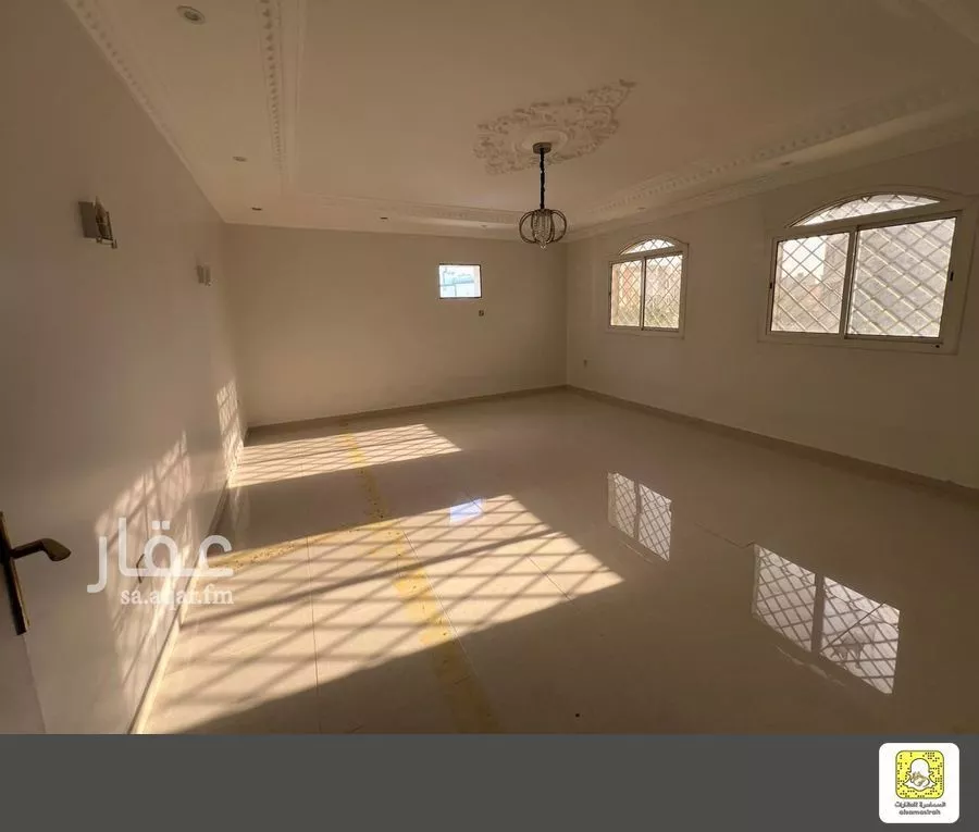 عمارة 650 م² في شظاة 6