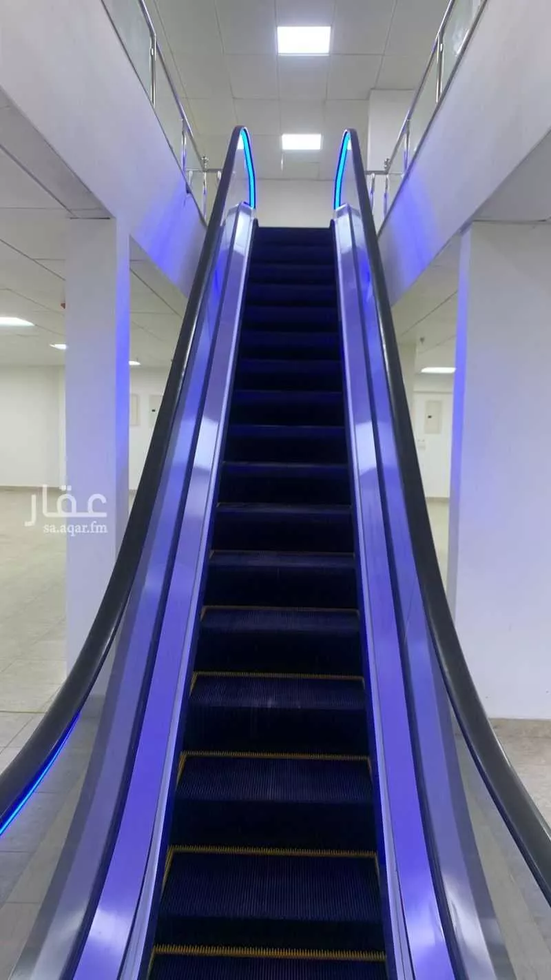 محل 4000 م² في جبل احد 17