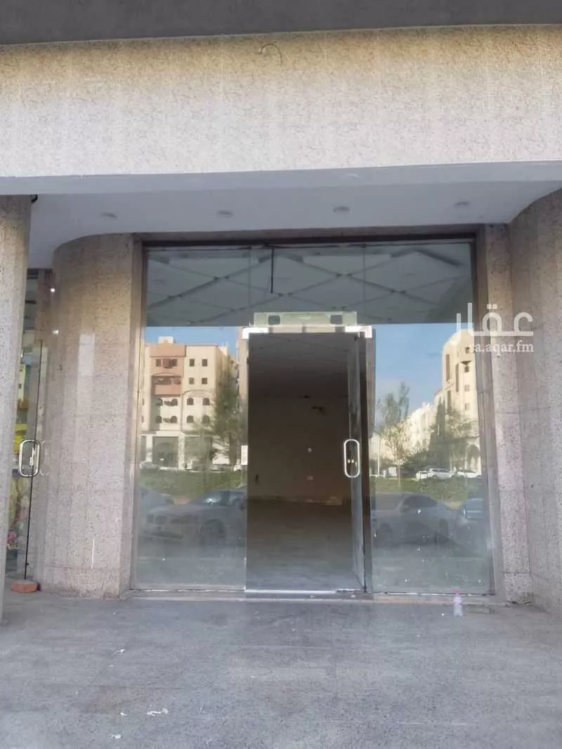 محل 54 م² في القبلتين 4