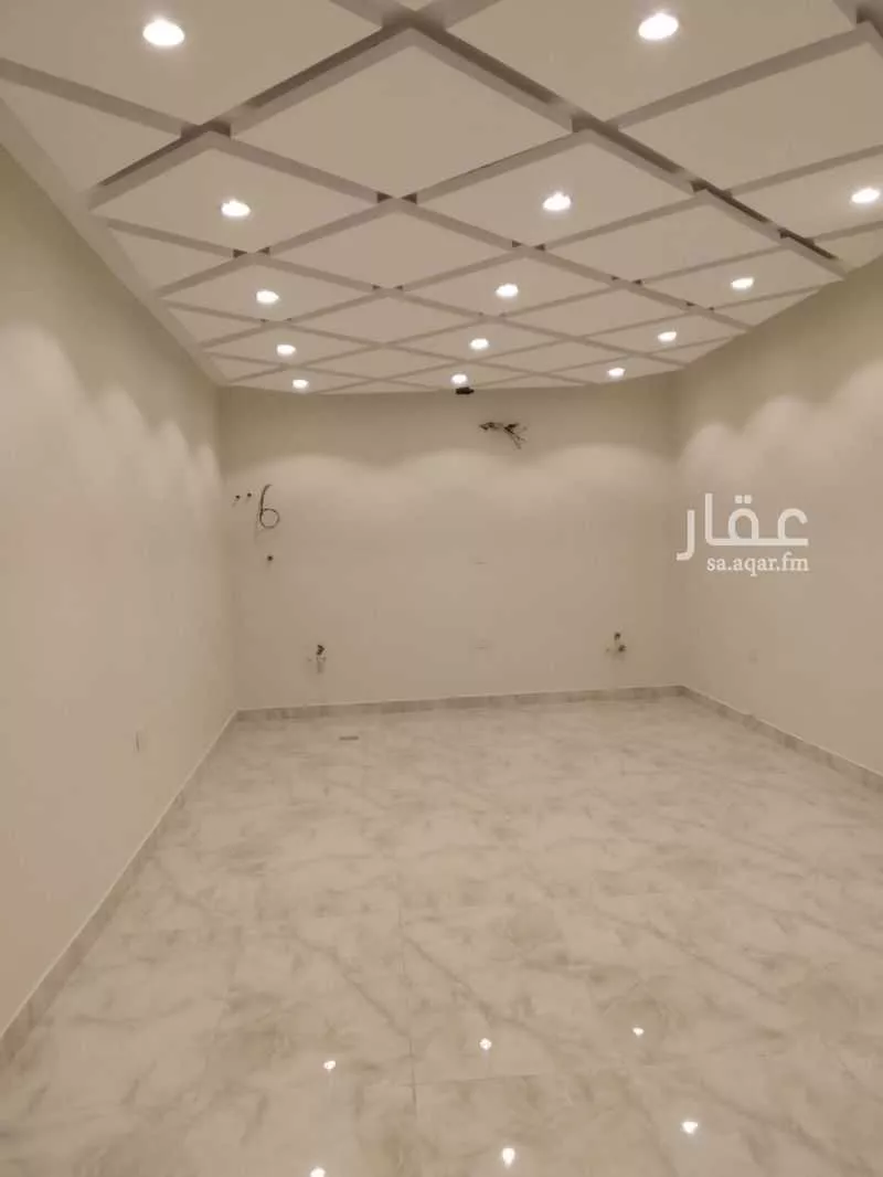 محل 54 م² في القبلتين 10
