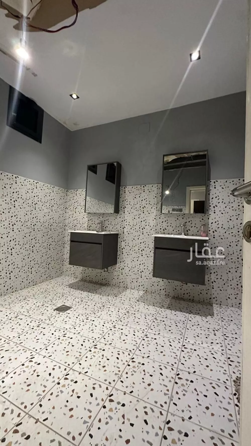عمارة 589 م² في الراية 12