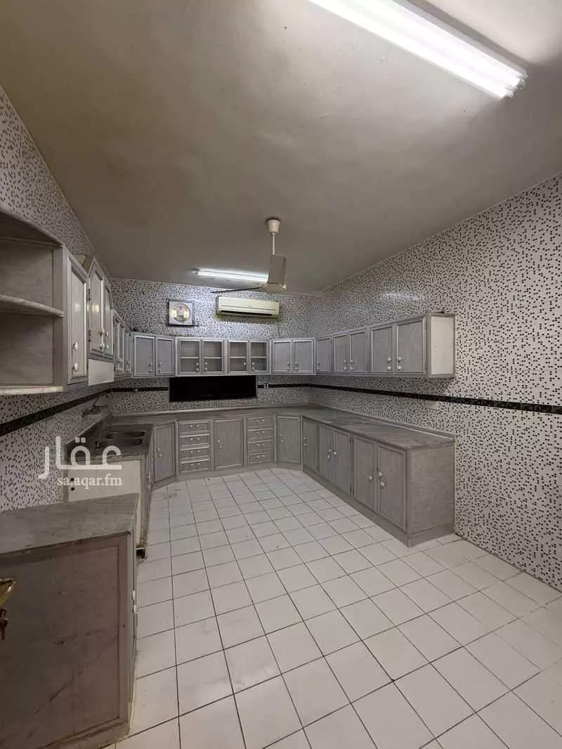 عمارة 480 م² في الخالدية 9