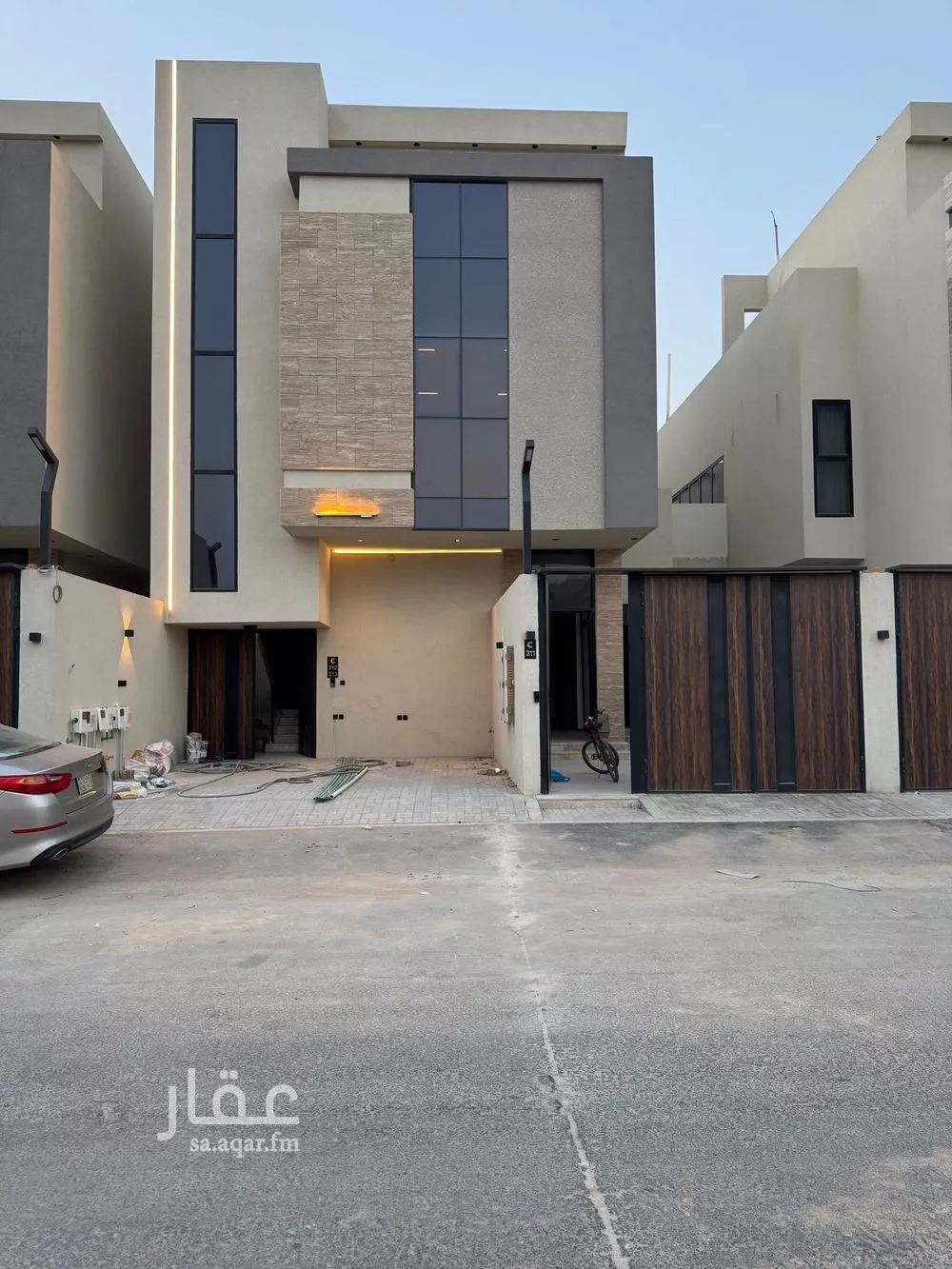 الطابق في العارض