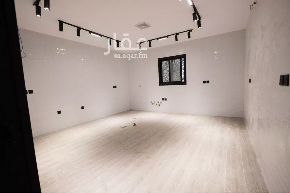 400 sqm building in Al Zahrah 4