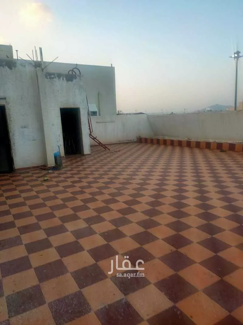 400 sqm building in Al Aziziyah 2
