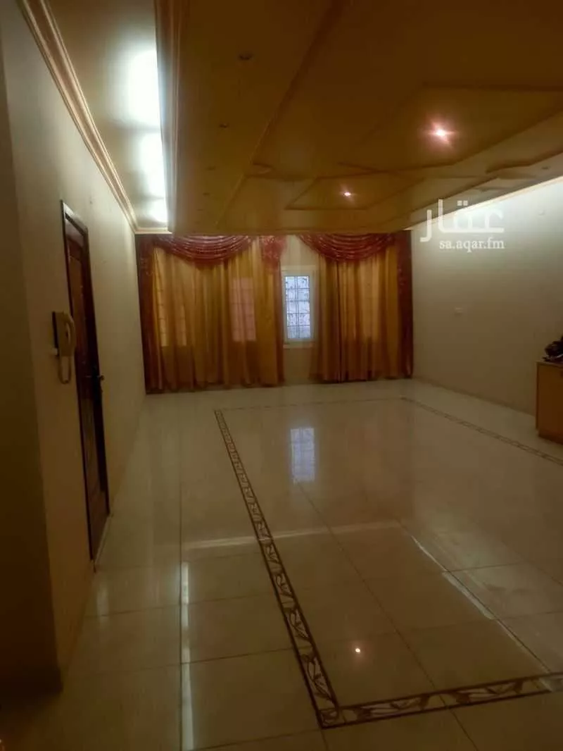400 sqm building in Al Aziziyah 8