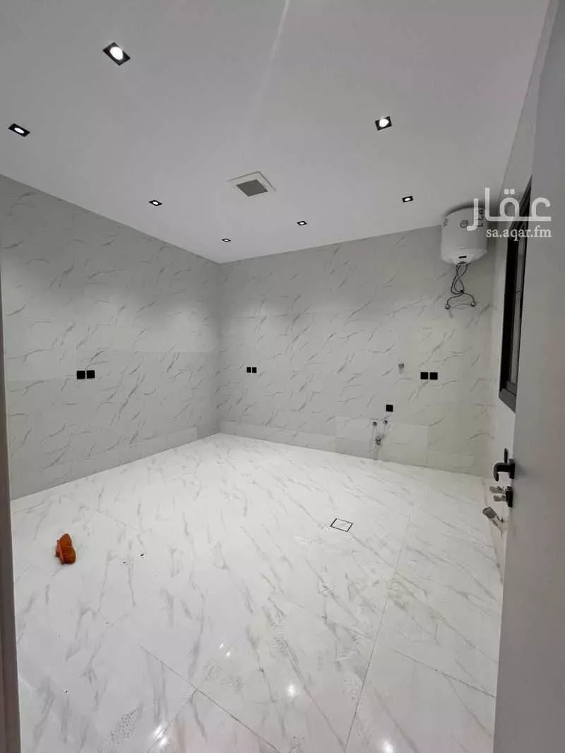 عمارة 348 م² في المطار 8
