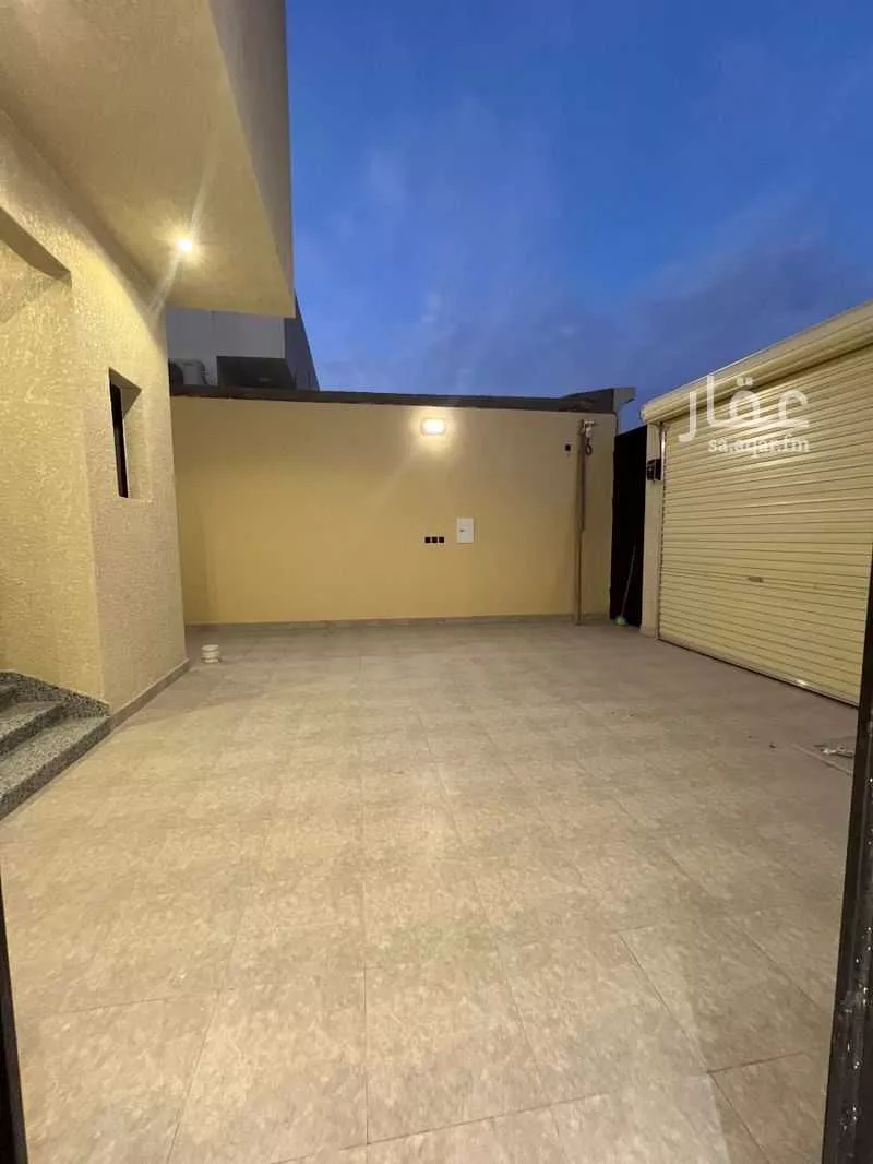 عمارة 348 م² في المطار 10
