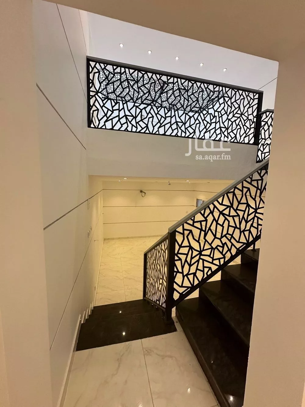 عمارة 295 م² في ذو الحليفة 8