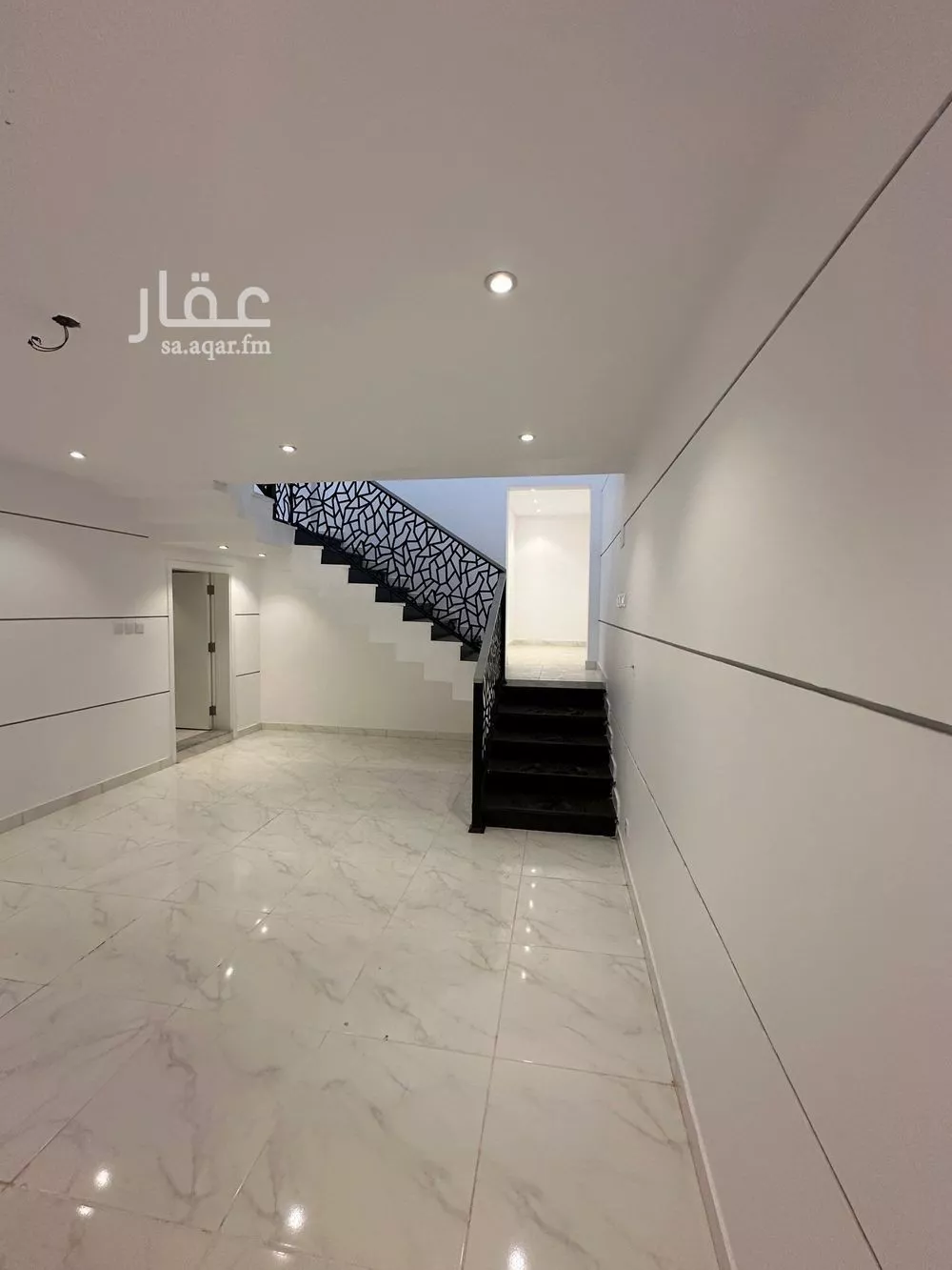 عمارة 295 م² في ذو الحليفة 10