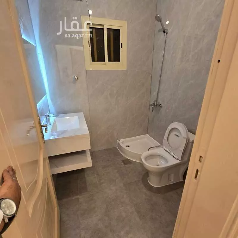 عمارة 673 م² في الدفاع 17