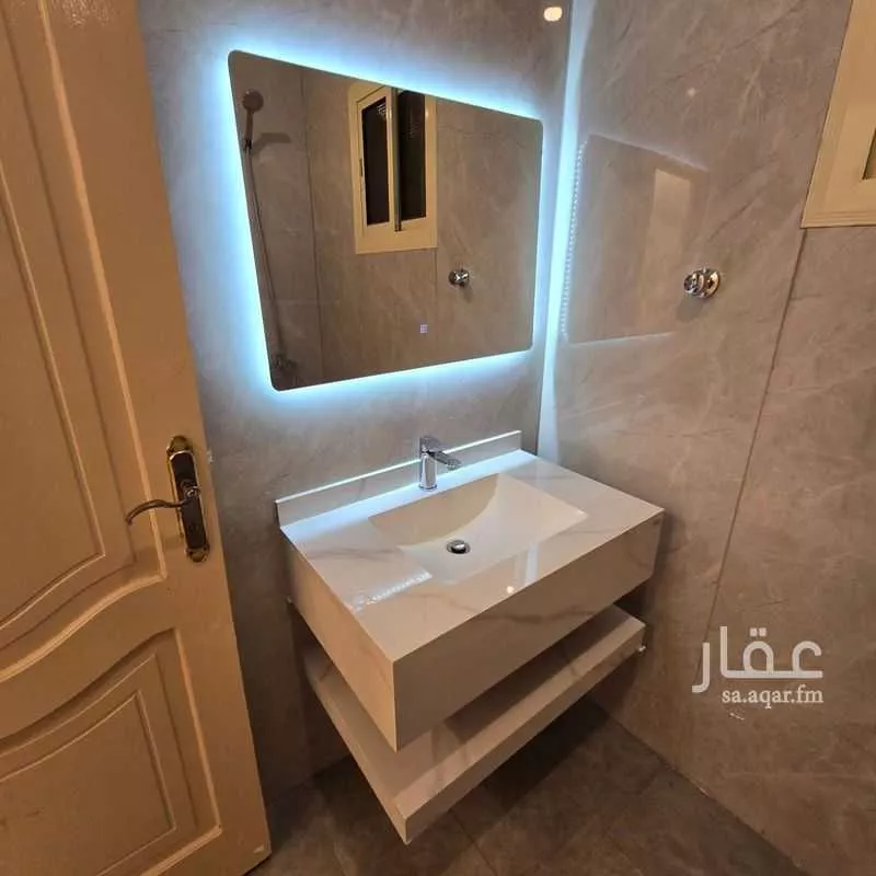 عمارة 673 م² في الدفاع 21