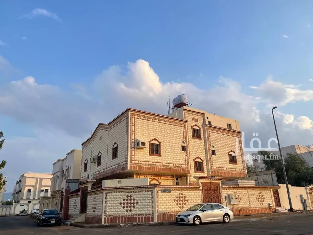 عمارة 394 م² في العزيزية 4