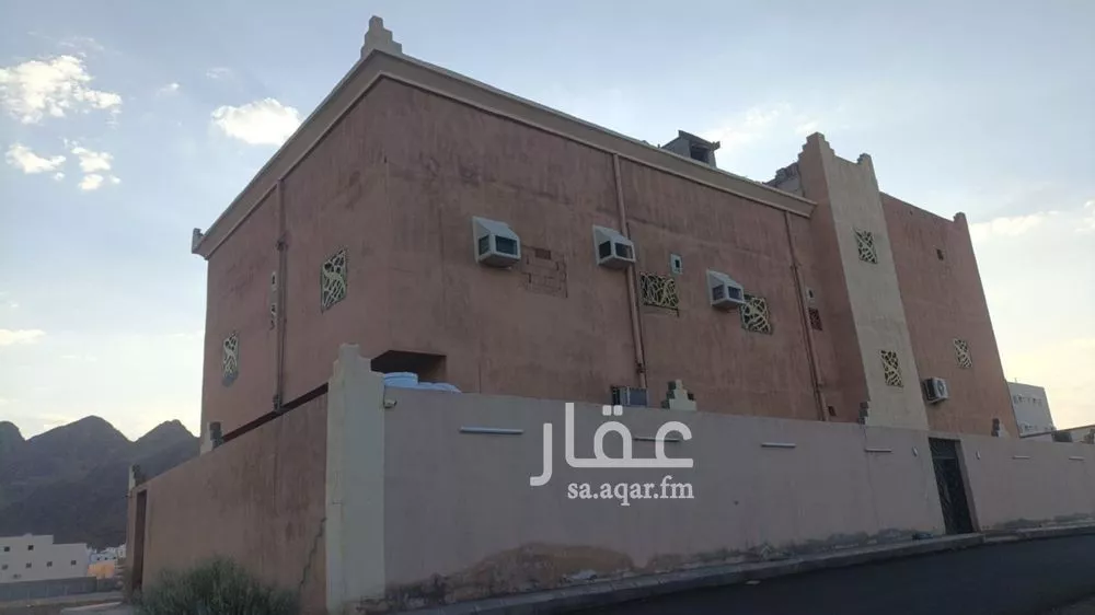 646 sqm building in Warqan 2