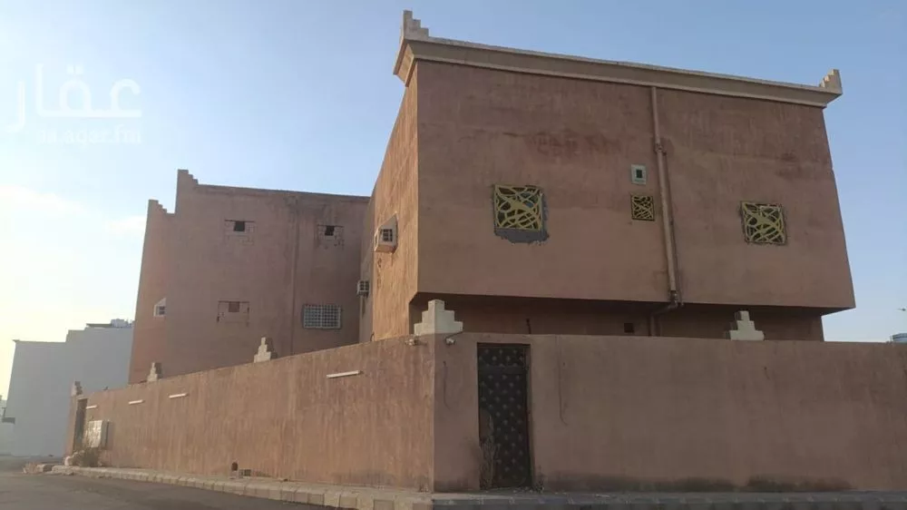 646 sqm building in Warqan 4