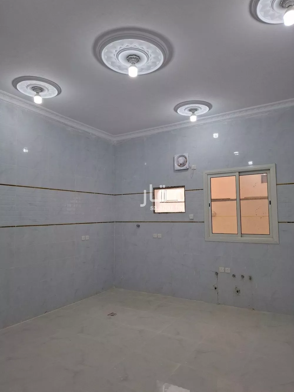عمارة 550 م² في الملك فهد 12