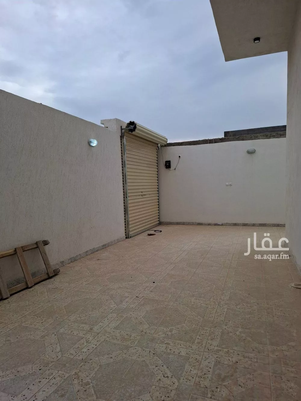 عمارة 550 م² في الملك فهد 10