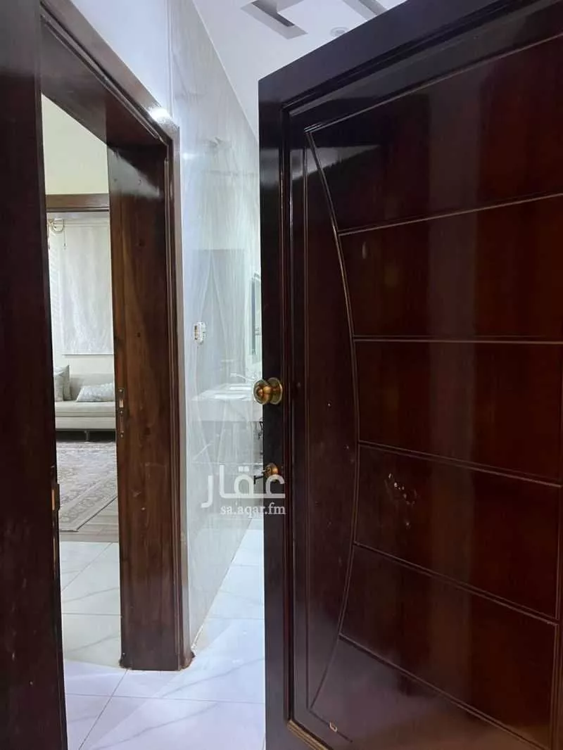 عمارة 828 م² في الجصة 6