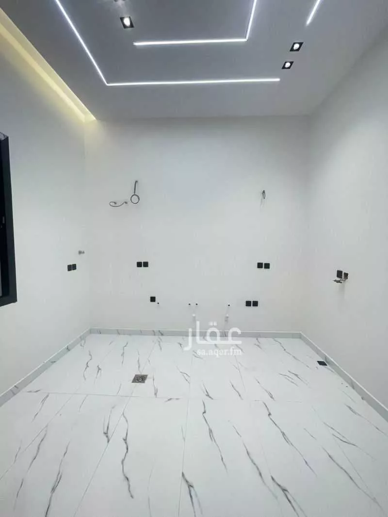 300 sqm building in Abu Kabeer 5