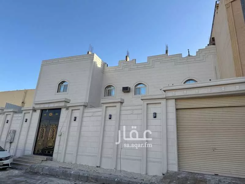 683 sqm building in Al Difa 6