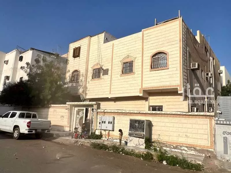 387 sqm building in Al Talah 4