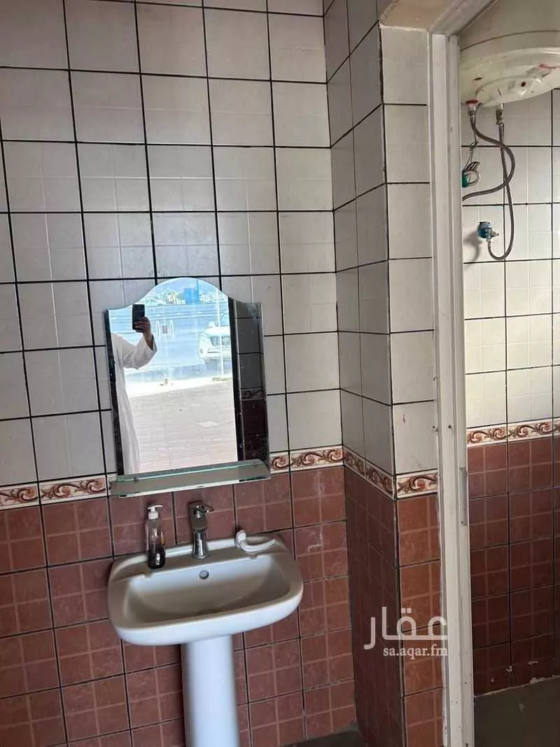 مكتب 722 م² في أبوبريقاء 2
