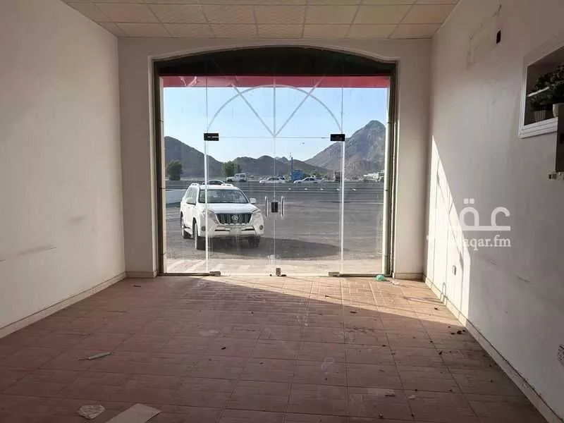 مكتب 722 م² في أبوبريقاء 4