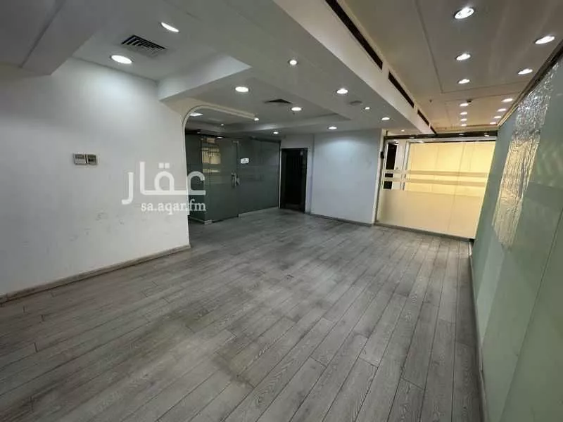 مكتب 784 م² في الراية 10