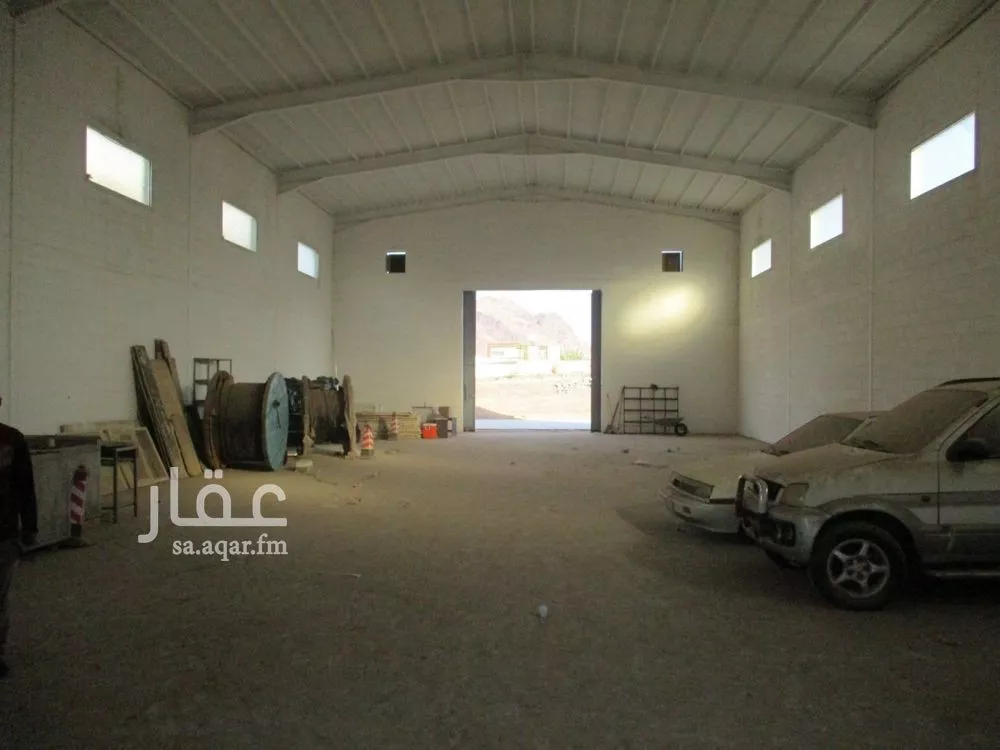 مستودع 1284 م² في ورقان 3