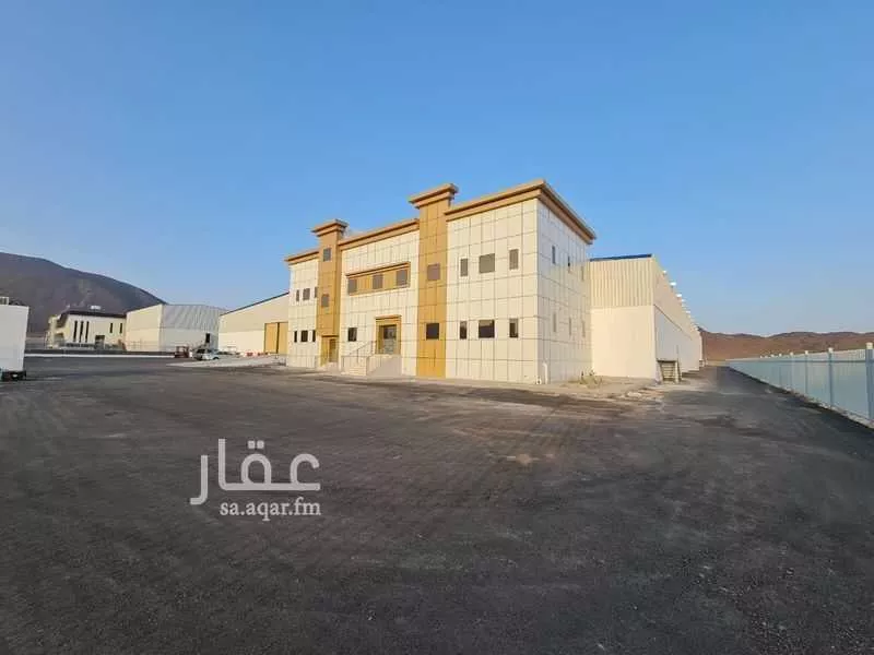 مستودع 10000 م² في خاخ 3