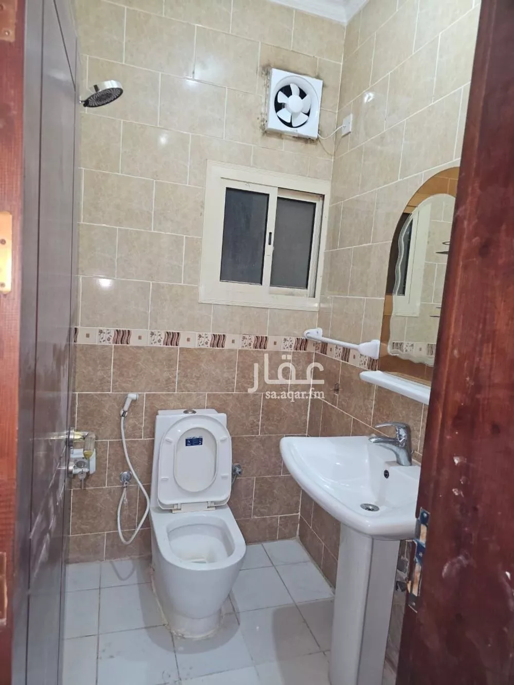 605 sqm building in Al Khalidiyyah 9