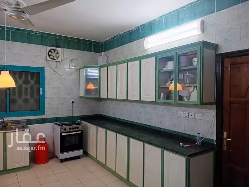 722 sqm building in Al Khalidiyyah 7