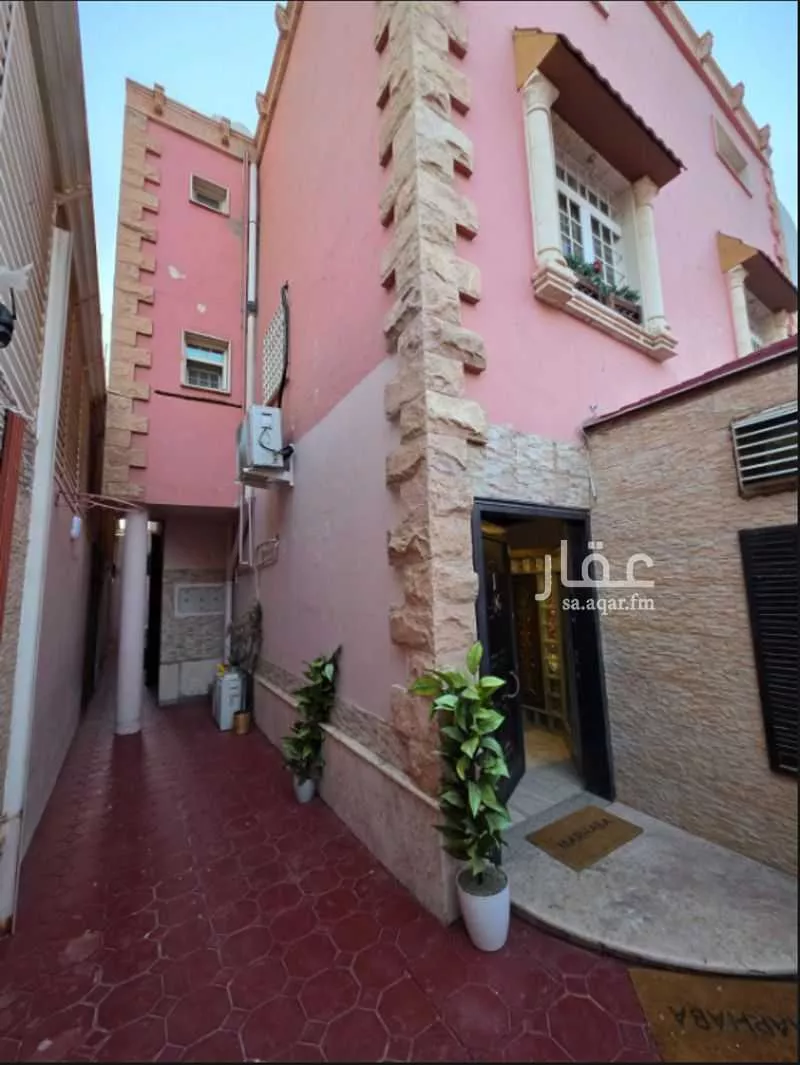 عمارة 233 م² في الراية 4