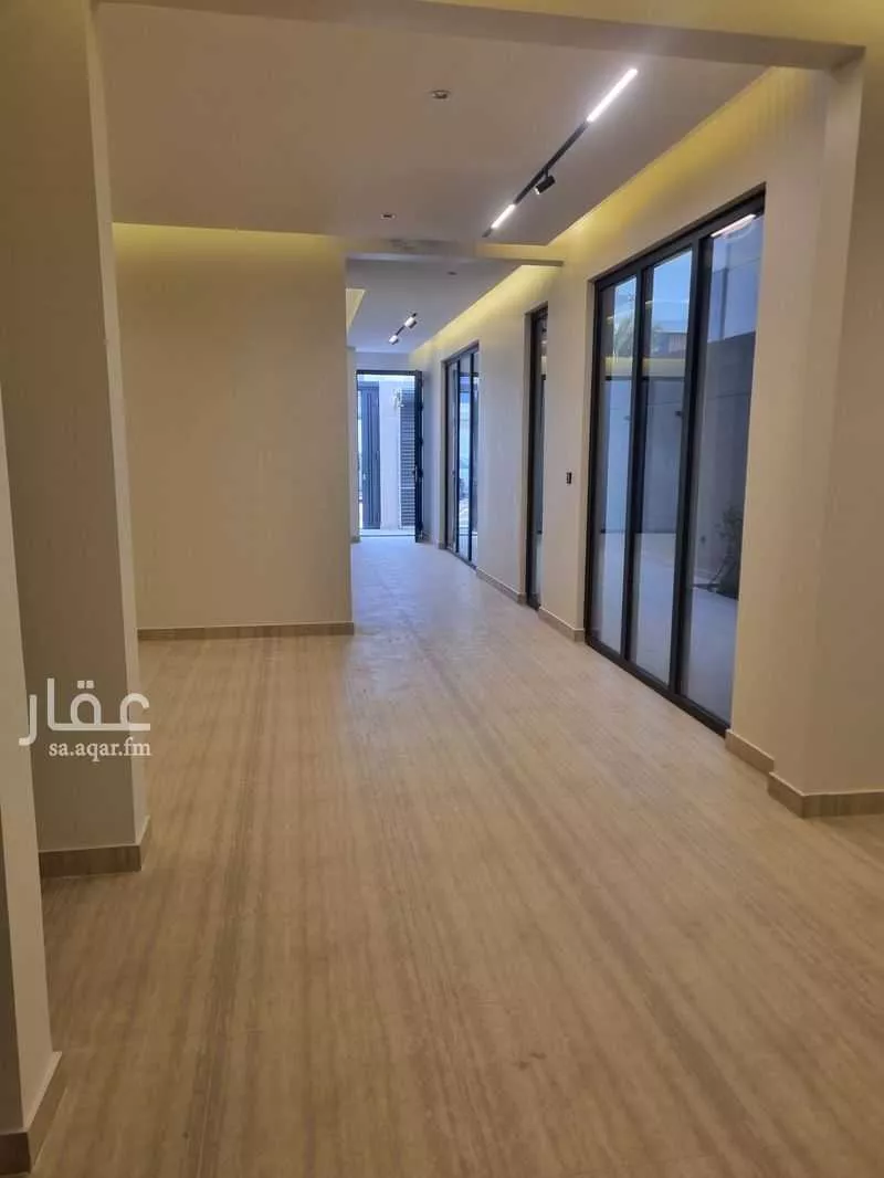 5 bedroom villa in Al Buhairah 5