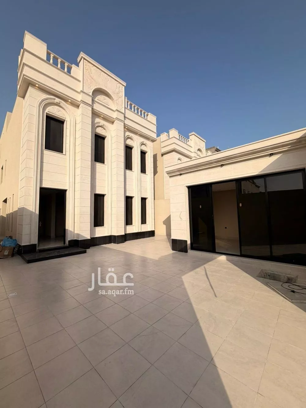 9 bedroom villa in Al Amwaj 4