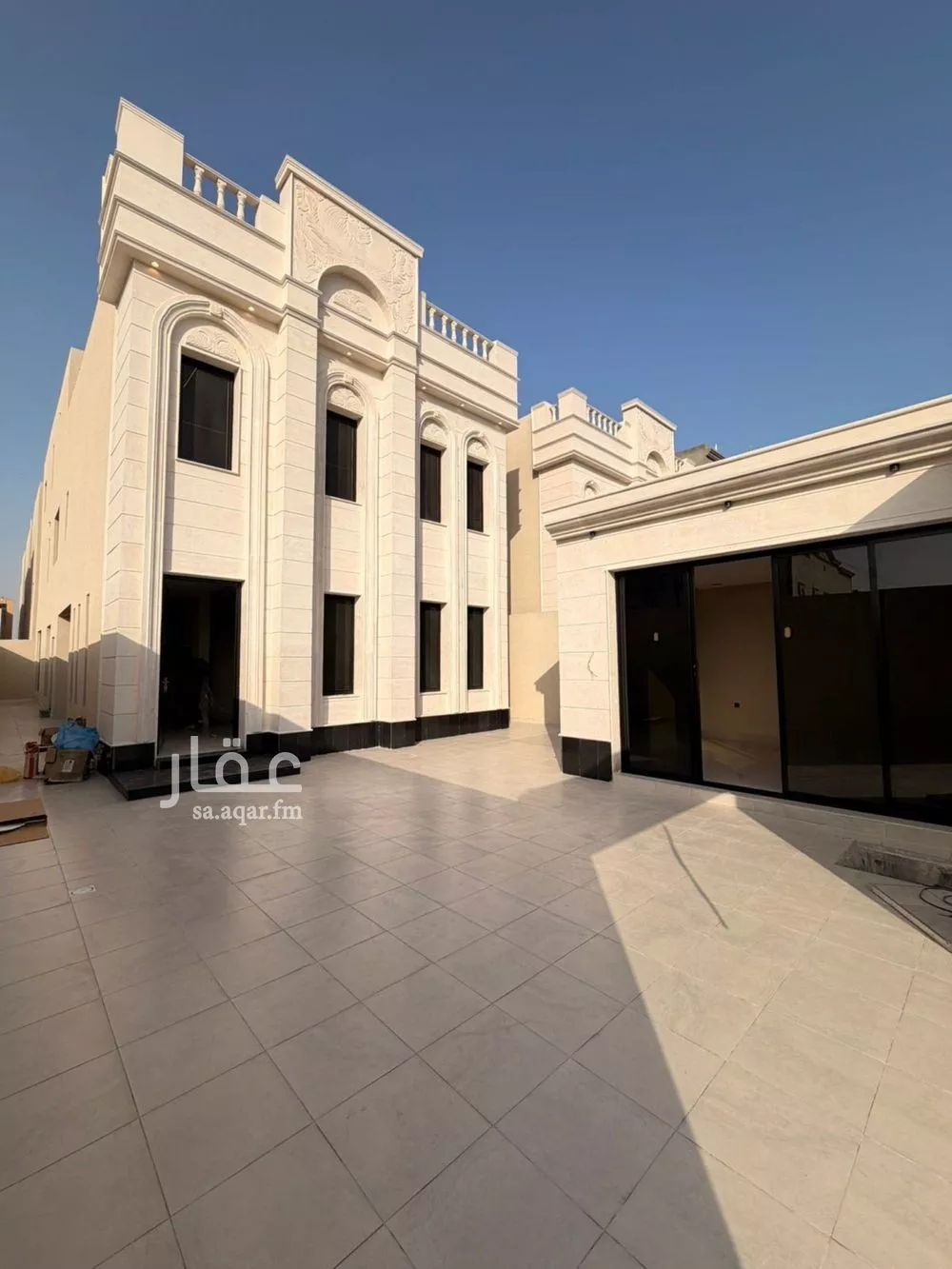 9 bedroom villa in Al Amwaj 5