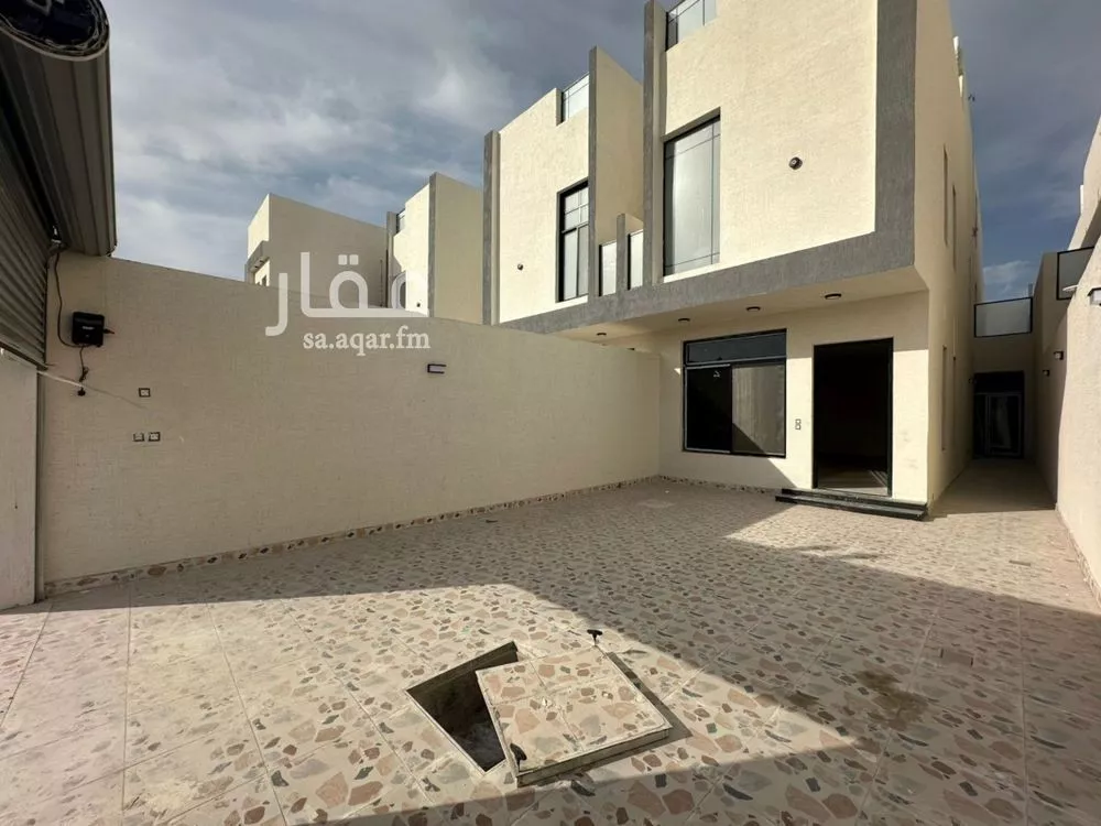 فيلا 7 غرف في الأمواج 9