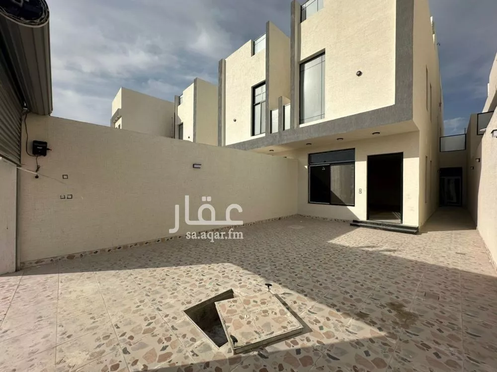 7 bedroom villa in Al Amwaj 6