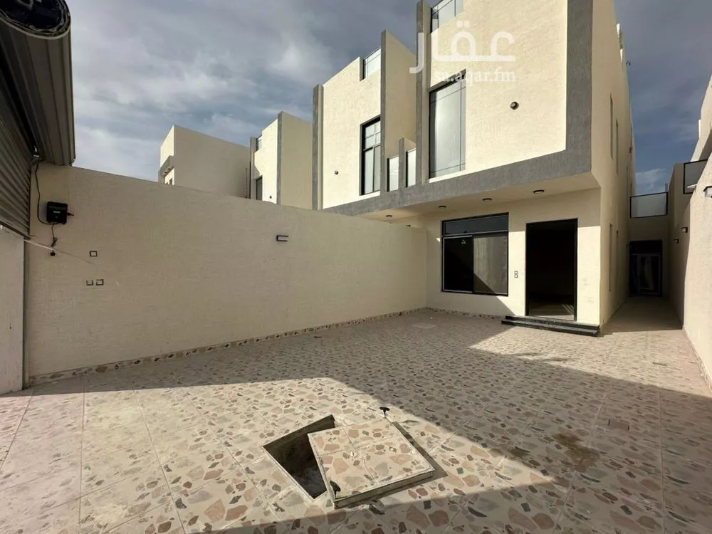7 bedroom villa in Al Amwaj 9