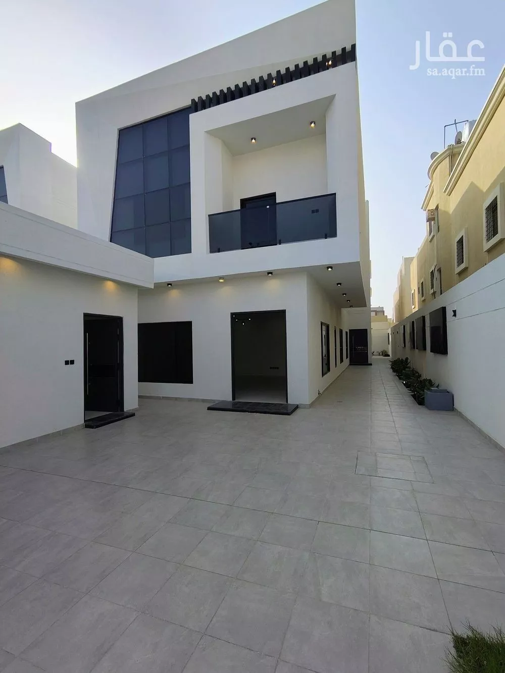 8 bedroom villa in Al Amwaj 5