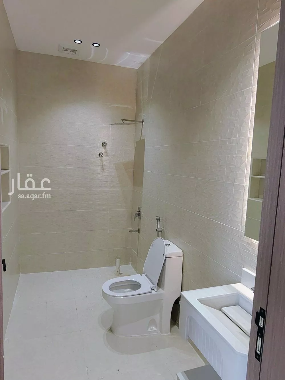 8 bedroom villa in As Sawari 5