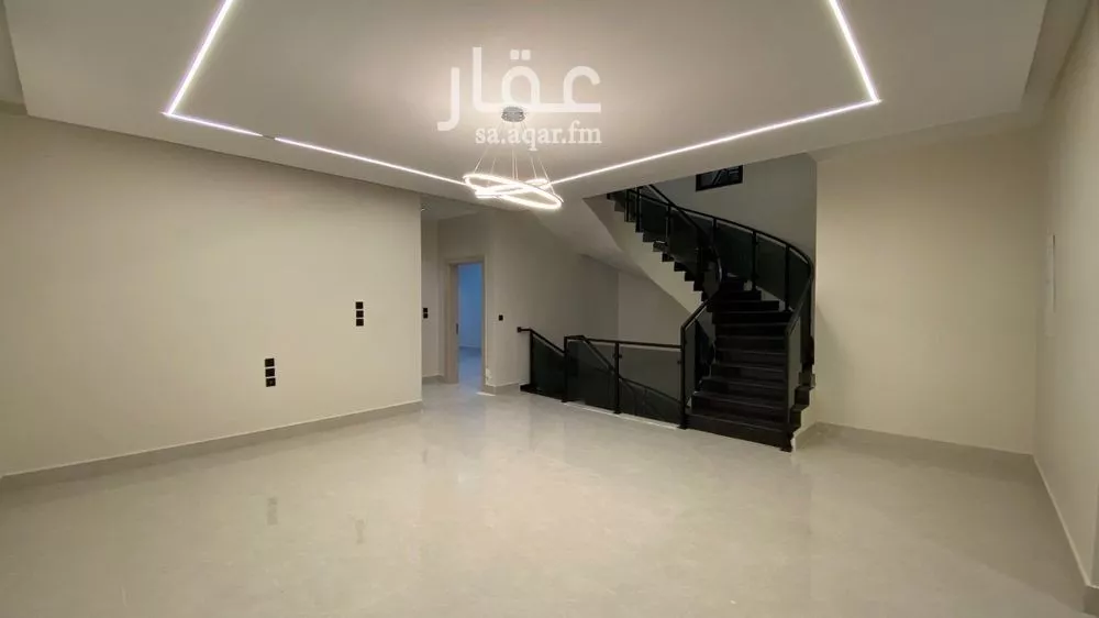 فيلا 7 غرف في العقيق 8