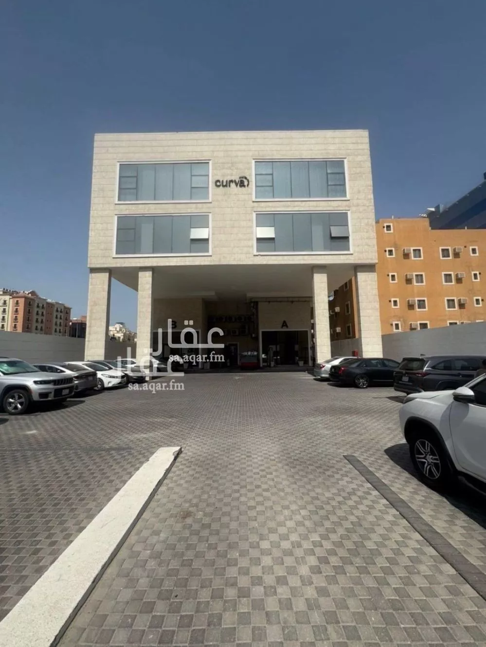 محل 840 م² في العليا 2